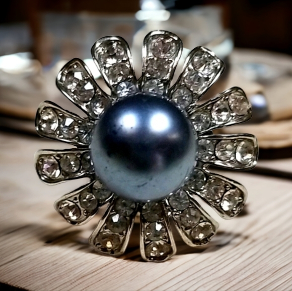 Vintage Jewelry - Vintage Faux Pearl and Rhinestone Flower Ring SZ 6